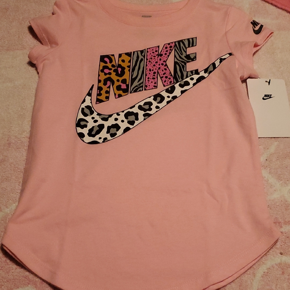 Nike Pink Short Sleeve Tee with Graphic Design